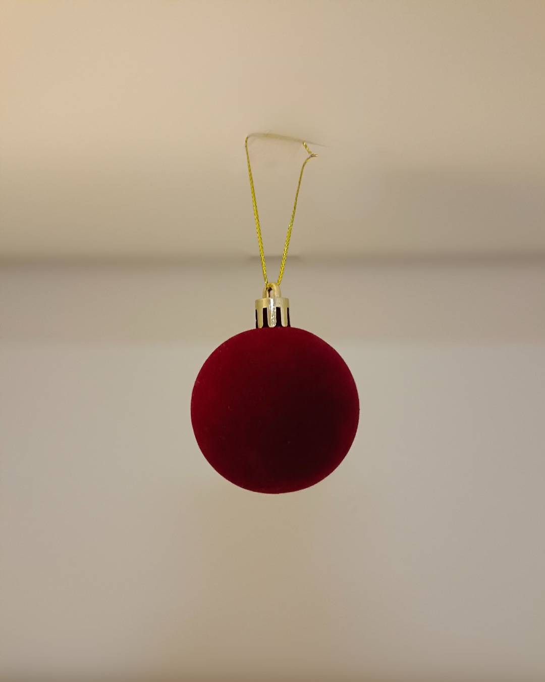 Bola terciopelo color vino